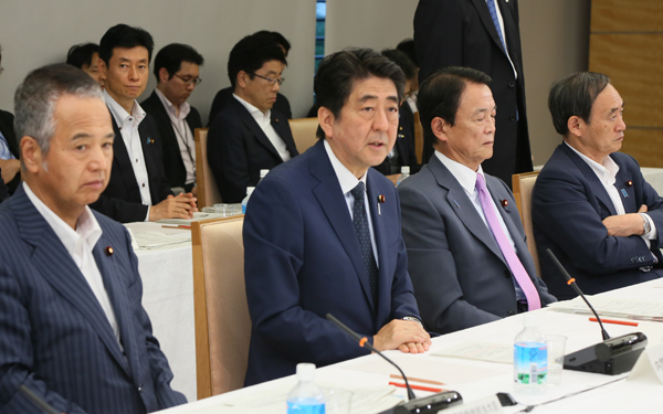 安倍总理在总理大臣官邸召开了2015年第9次经济财政咨询会议。