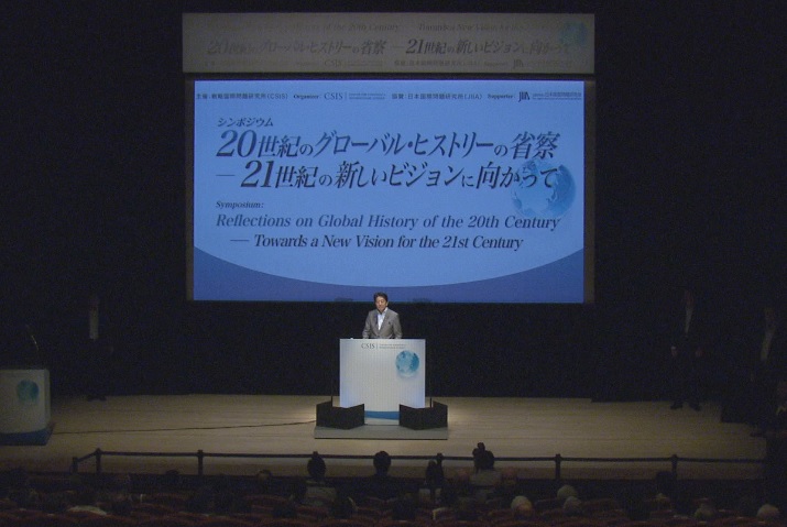 安倍总理出席了在东京都内举行的CSIS主办研讨会“回顾20世纪世界史 － 展望21世纪新蓝图”。
