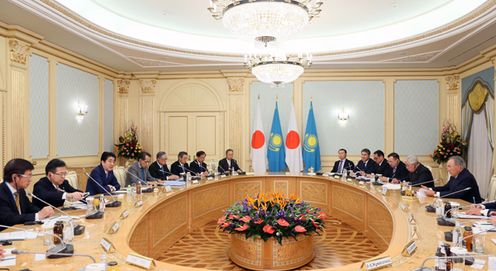 安倍总理访问了哈萨克斯坦共和国的阿斯塔纳。