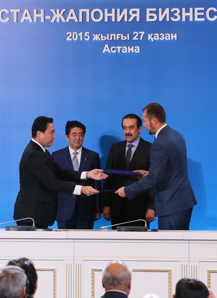 安倍总理访问了哈萨克斯坦共和国的阿斯塔纳。