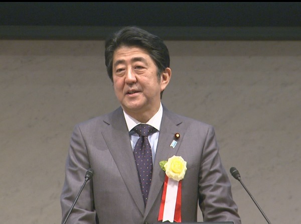 安倍总理出席了在东京都内举行的日本经济团体联合会审议员会。