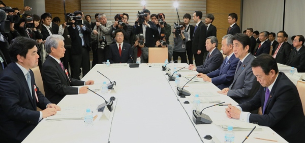 安倍总理在总理大臣官邸召开了2015年第22次经济财政咨询会议。