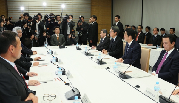 安倍总理在总理大臣官邸召开了2016年第2次经济财政咨询会议。