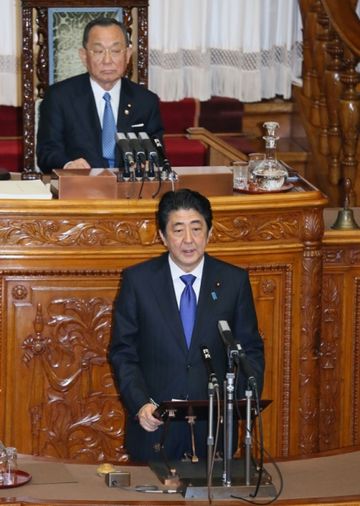 安倍总理出席了参议院全体会议。