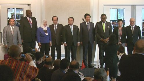 安倍总理出席了在东京都内举行的“面向2016年G7伊势志摩峰会的世界人口发展议员会议”开幕式，并发表了基调演讲。