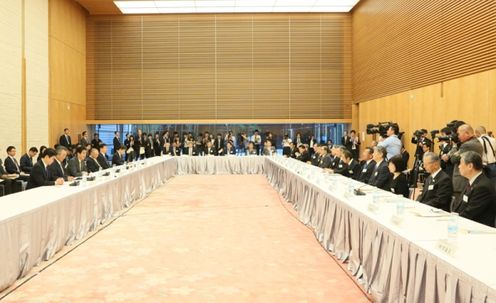 安倍总理在总理大臣官邸召开了第2次防灾推进国民会议。