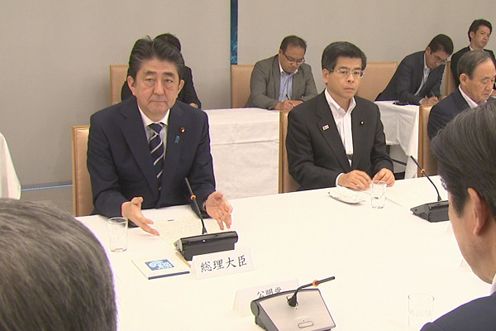 安倍总理在总理大臣官邸出席了政府执政党联络会议。