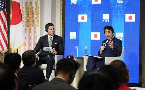安倍总理在经济演讲后进行答疑