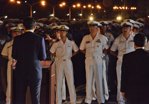 安倍总理访问了位于京都府舞鹤市的海上自卫队舞鹤地区，并在护卫舰“妙高”上作了训示。