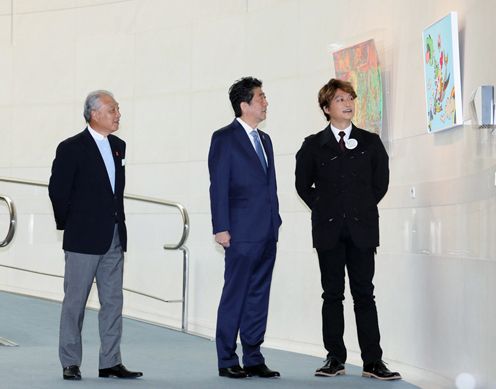 安倍总理出席了在东京都内举行的日本财团DIVERSITY IN THE ARTS企划展“Museum of Together”。
