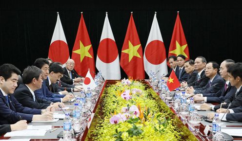 安倍总理与越南国家主席陈大光会谈