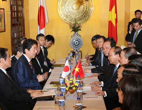 安倍总理与越南总理阮春福共进晚餐