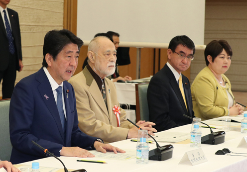 安倍总理在总理大臣官邸召开了第5次“日本之美”综合项目恳谈会以及第2次日本趣味2018综合推进会议。
