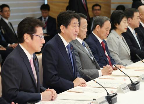 安倍总理在总理大臣官邸召开了第16次宇宙开发战略本部会议。