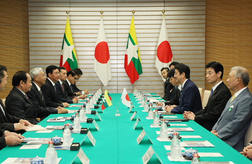 安倍总理在总理大臣官邸与缅甸联邦共和国总统吴廷觉举行了首脑会谈等。