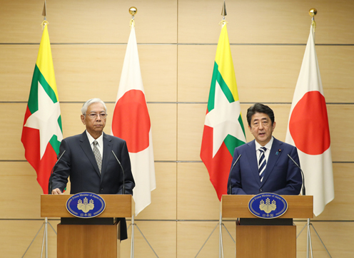 安倍总理在总理大臣官邸与缅甸联邦共和国总统吴廷觉举行了首脑会谈等。
