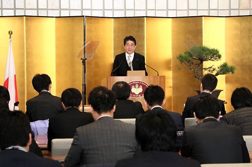 安倍总理在伊势神宫举行了新年记者招待会。