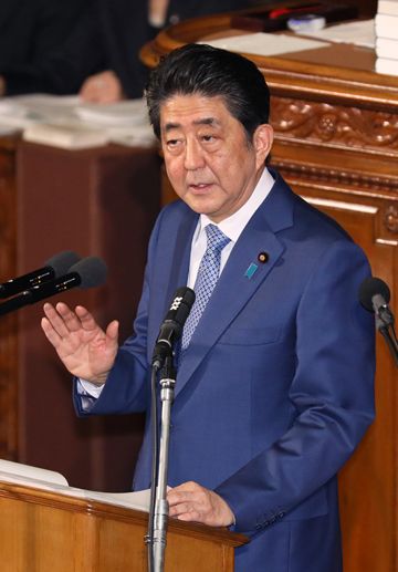 安倍总理在众议院全体会议及参议院全体会议上发表了第196届国会施政方针演说。