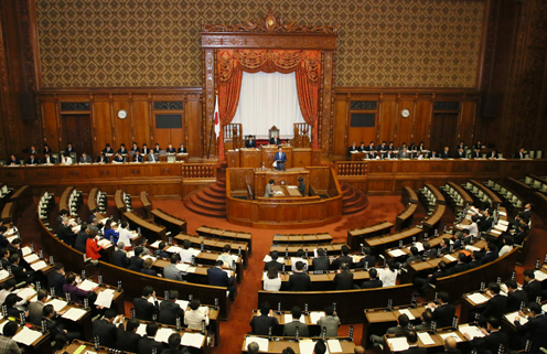 安倍总理在众议院全体会议及参议院全体会议上发表了第196届国会施政方针演说。