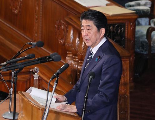 安倍总理出席了众议院全体会议。
