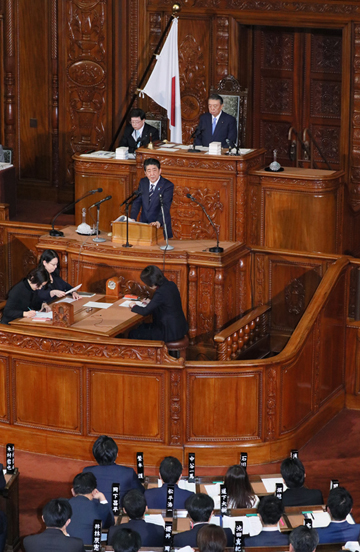 安倍总理出席了众议院全体会议。