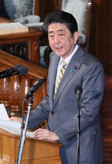安倍总理上午出席了参议院全体会议，下午出席了众议院全体会议。