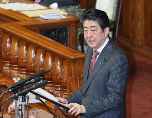 安倍总理出席了参议院全体会议。