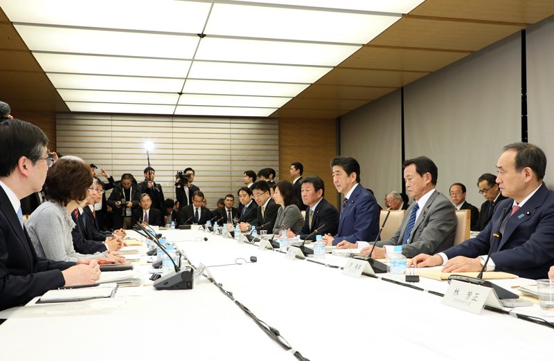 安倍总理召开了第13次未来投资会议。