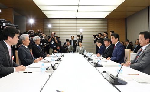 安倍总理召开了2018年第2次经济财政咨询会议。