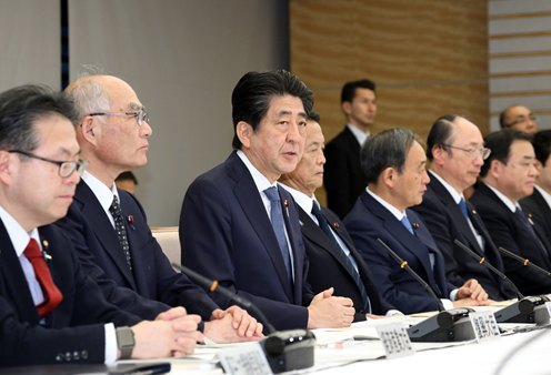 安倍总理在总理大臣官邸召开了第20次复兴推进会议及第46次原子能灾害对策本部会议的联合会议。