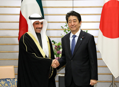 安倍总理在总理大臣官邸接受了科威特国民议会议长马尔祖格·阿里·穆罕默德·T·加尼姆的拜会。