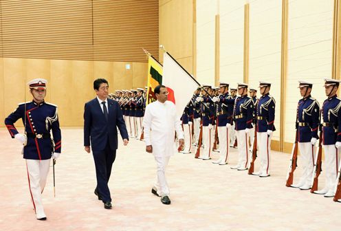 安倍总理在总理大臣官邸与斯里兰卡民主社会主义共和国总统迈特里帕拉·西里塞纳举行了首脑会谈等。