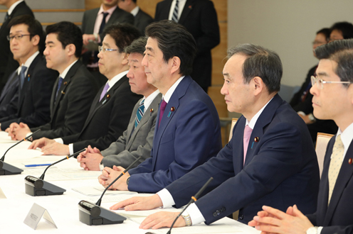 安倍总理出席了有关每月例行经济报告等的相关阁僚会议。