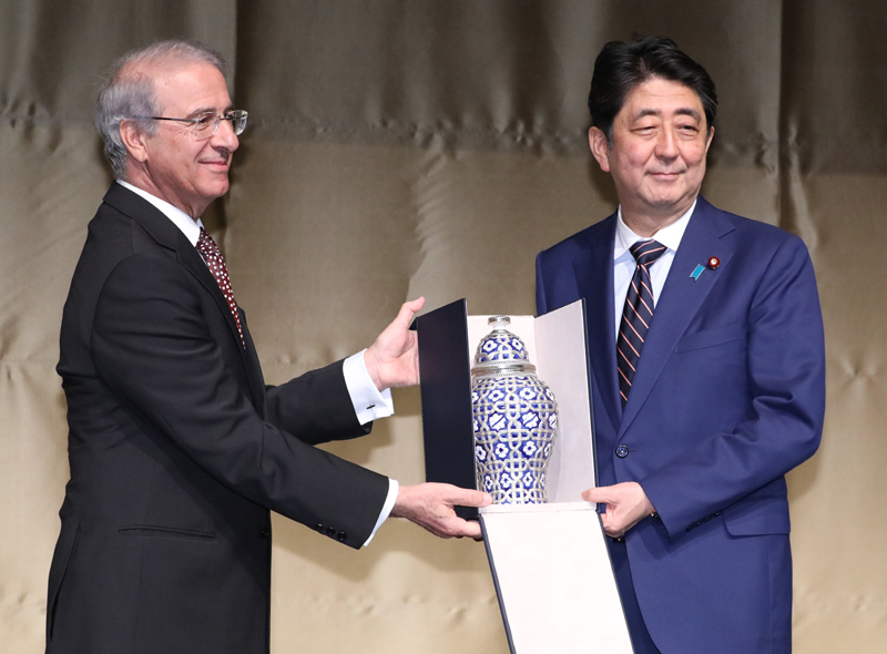 安倍总理出席了在东京都内举行的阿拉伯日本日招待会。