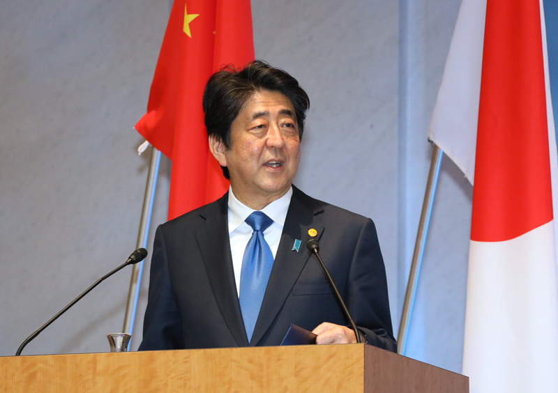 安倍总理在日中韩工商峰会上演讲2
