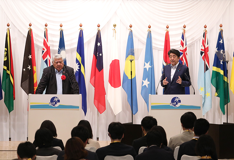 安倍总理继续出席了第8届太平洋岛国峰会（PALM8）。