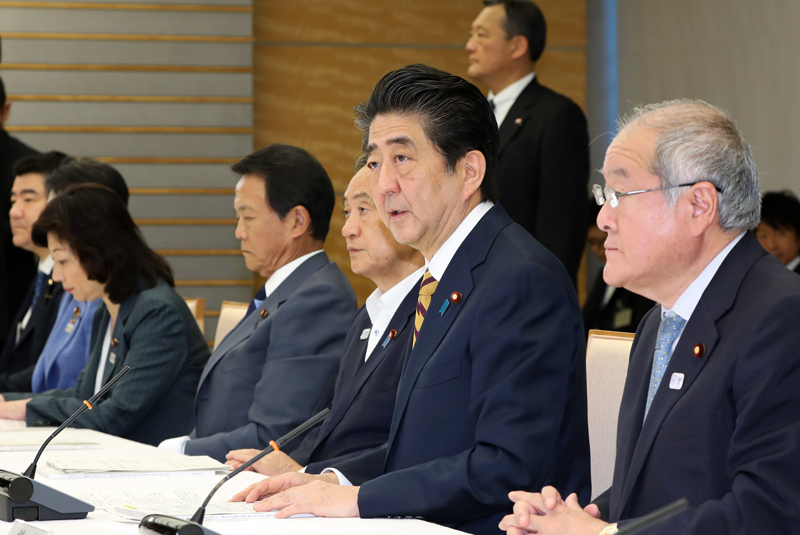 安倍总理在总理大臣官邸召开了第12次东京奥林匹克运动会与东京残疾人奥林匹克运动会推进本部会议。