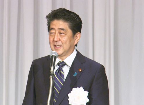 安倍总理出席了在东京都内举行的全国市长会创立120周年纪念及第88次全国市长会议（一般总会）。