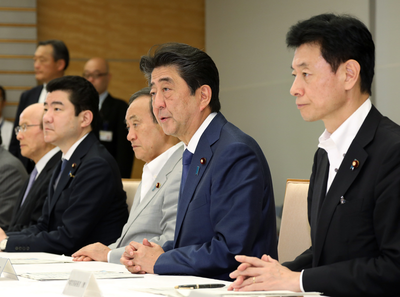 安倍总理在总理大臣官邸召开了有关2018年北海道胆振东部地震的相关阁僚会议。