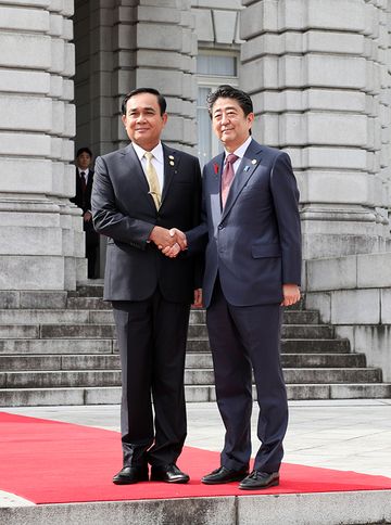 安倍总理出席了在迎宾馆赤坂离宫举行的第10届日本・湄公河流域国家首脑会议等。
