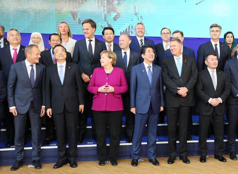 安倍总理访问了欧洲,出席了ASEM首脑会议。