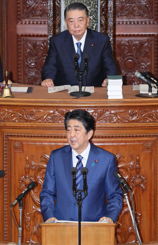 安倍总理在众议院全体会议及参议院全体会议上发表了第197届国会施政演说。