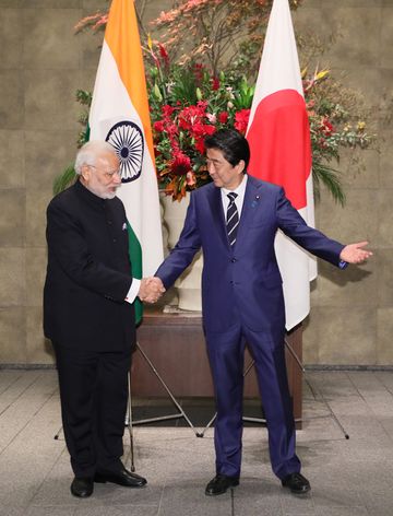 安倍总理在总理大臣官邸与印度总理纳伦德拉・莫迪举行了首脑会谈等。