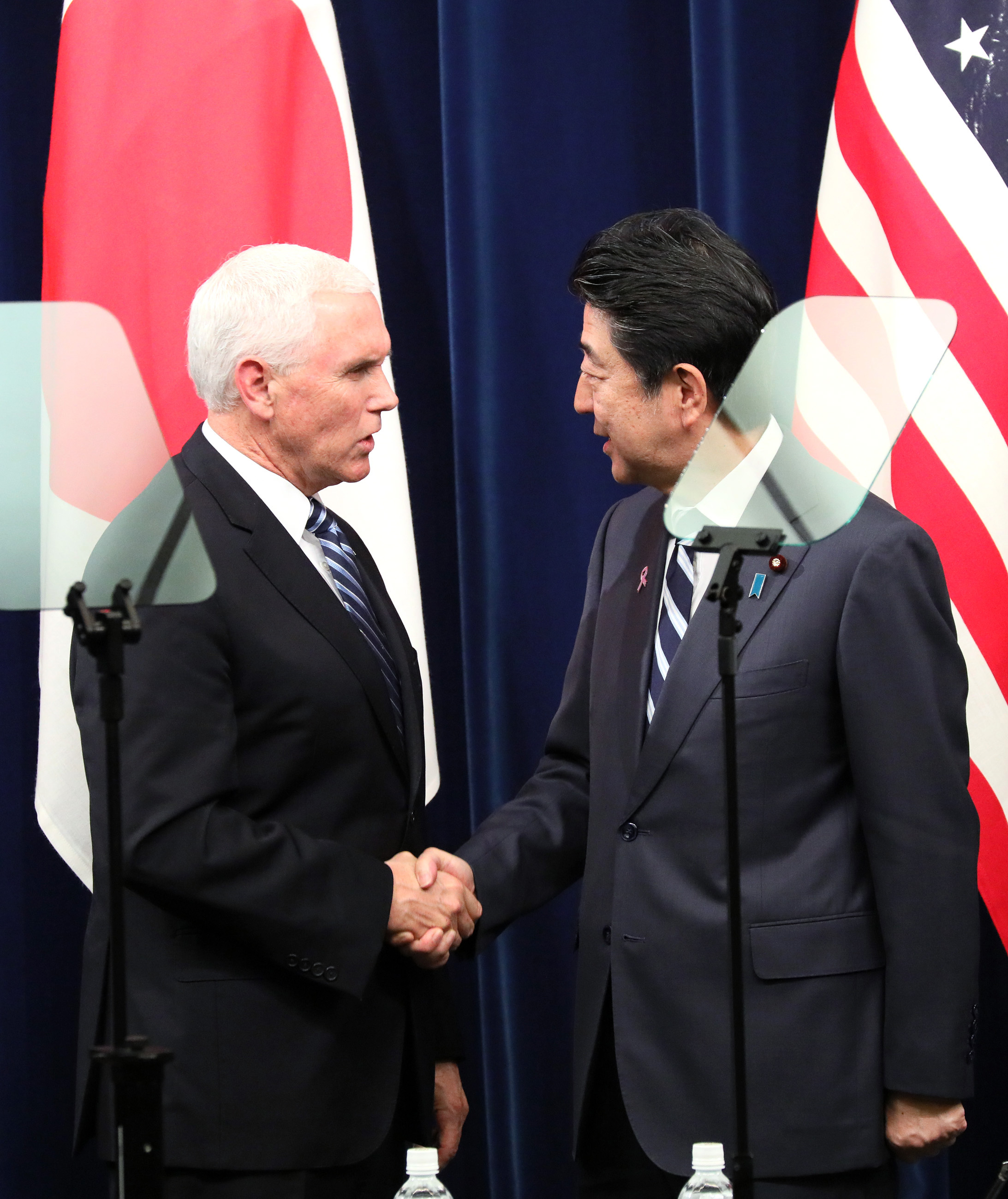 安倍总理在总理大臣官邸接受了美利坚合众国副总统迈克·彭斯的拜会。