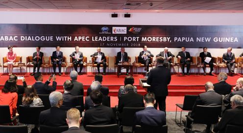 安倍总理出席了亚太经合组织（APEC）领导人会议等。