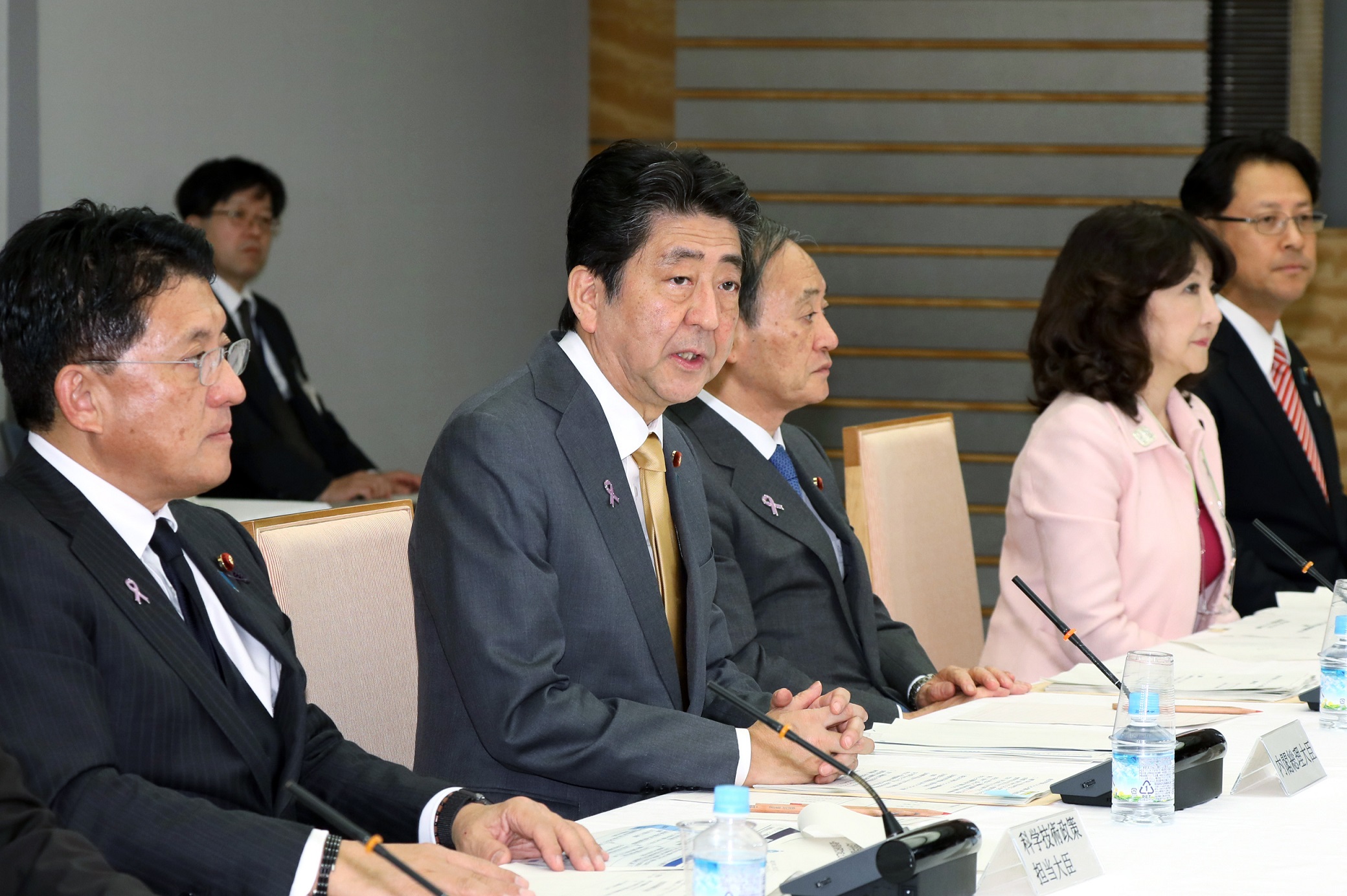 安倍总理在总理大臣官邸召开了第40次综合科学技术・创新会议。
