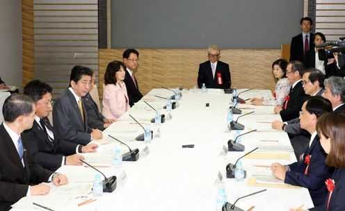 安倍总理在总理大臣官邸召开了第40次综合科学技术・创新会议。