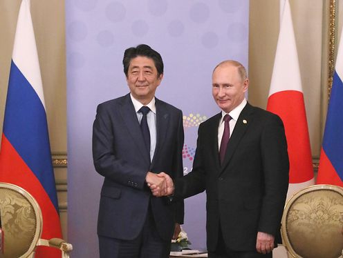 安倍总理为了出席G20布宜诺斯艾利斯峰会等访问了阿根廷共和国。