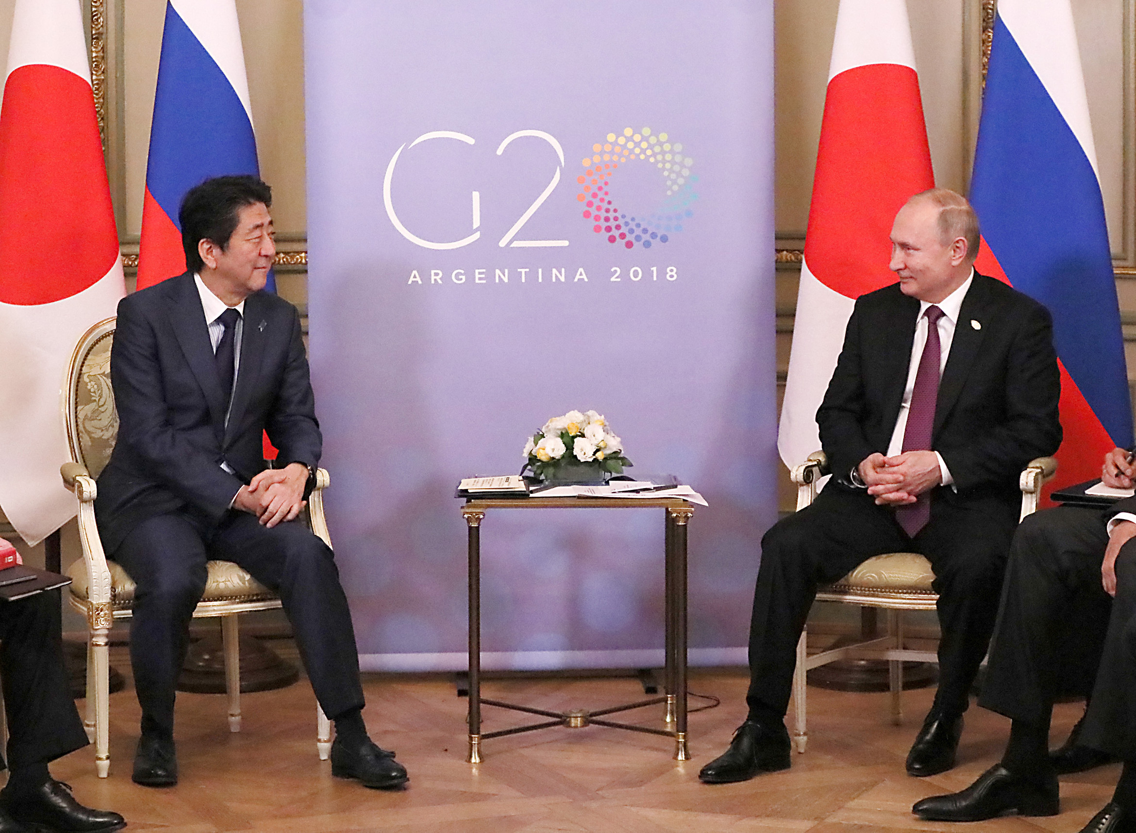 安倍总理为了出席G20布宜诺斯艾利斯峰会等访问了阿根廷共和国。