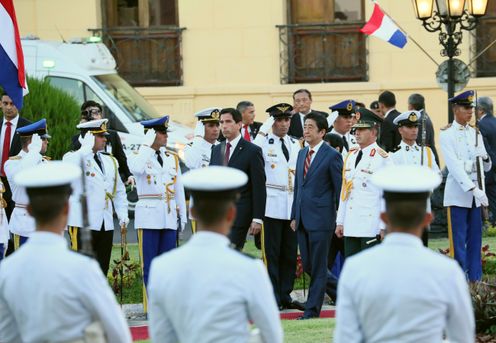 安倍总理访问了巴拉圭共和国的亚松森。